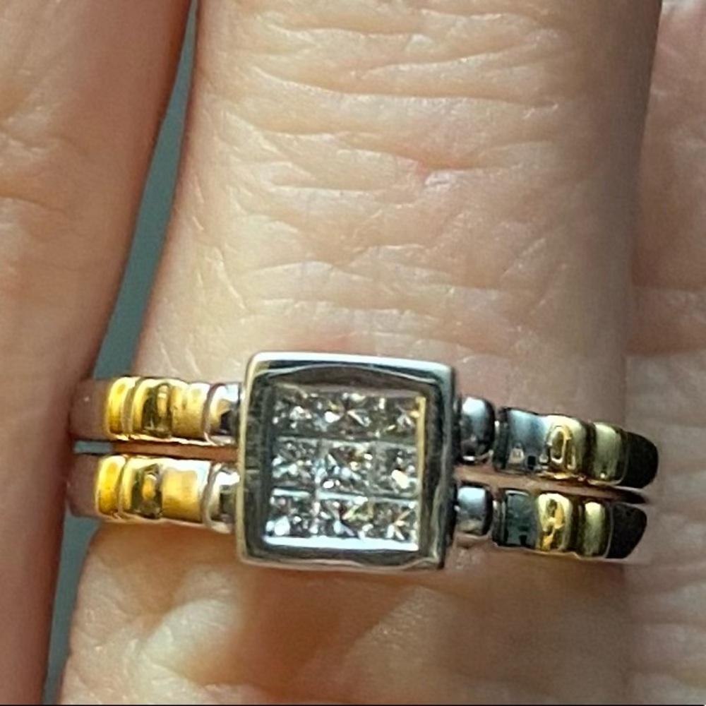 Reversible diamond/sapphire ring